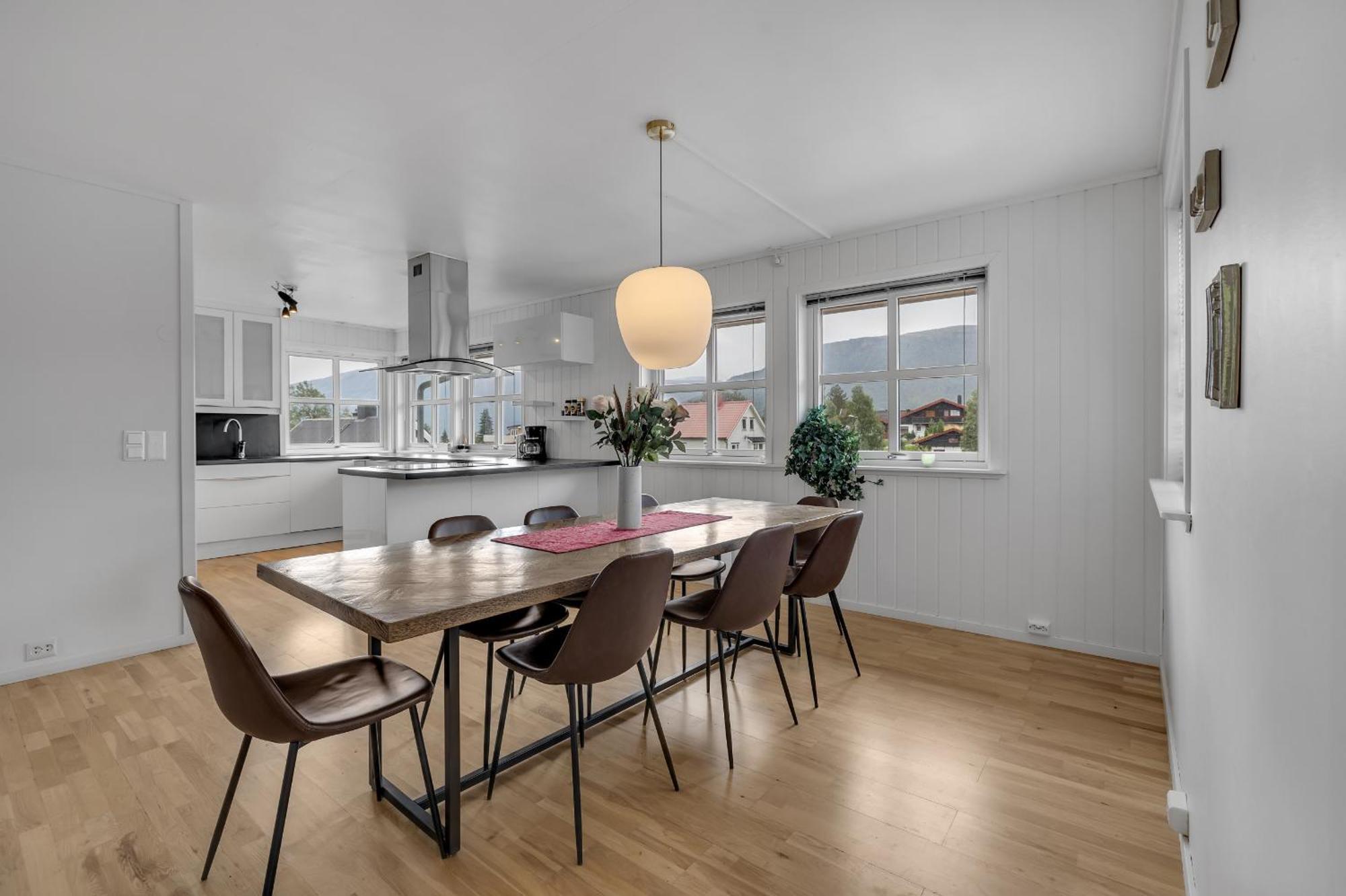 Central Large Modern House With A View Tromsø Zewnętrze zdjęcie